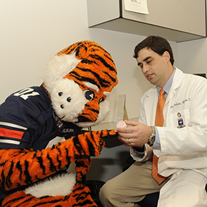 Pharmacy Student performing a checkup on Aubie
